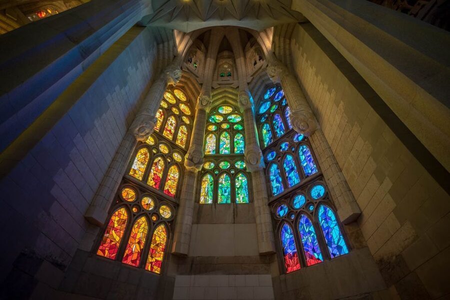 Barcelona: Exclusive Sagrada Familia Private Guided Tour - Entering Gaudí’s great basilica