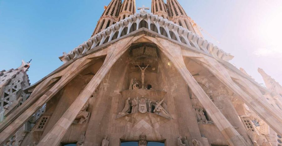 Barcelona: Exclusive Sagrada Familia Private Guided Tour - The value of the guided portion