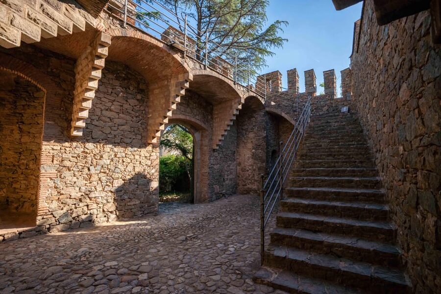 Barcelona: Exploring Gaudí's Hidden Gem, Bellesguard Tower - Entering Gaudí’s Gothic and Modernist World