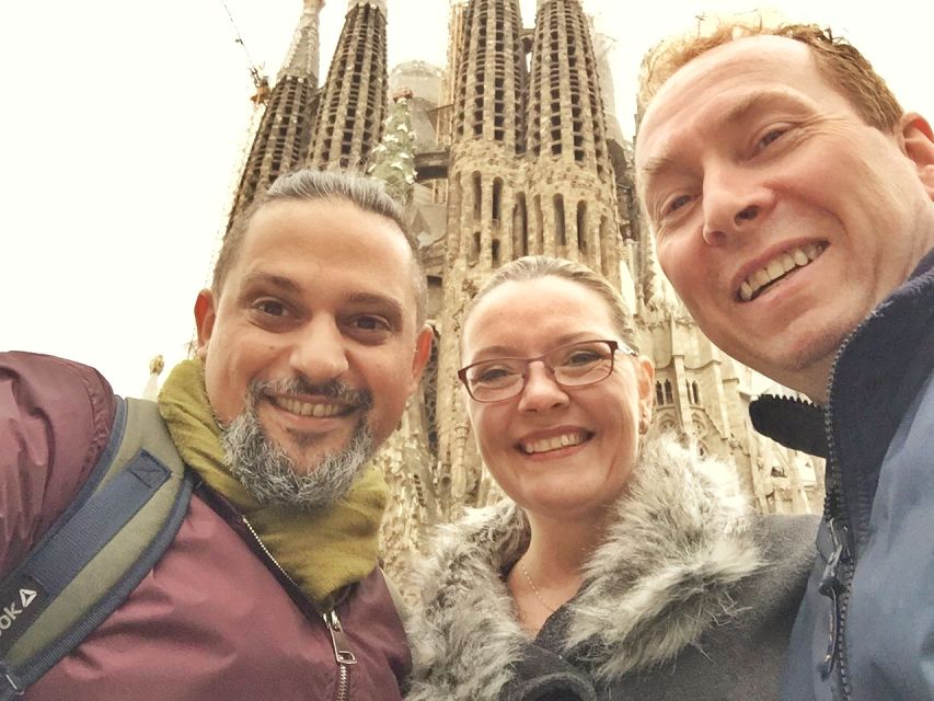 Barcelona: Foodie Walking Tour with Sagrada Familia Tickets - Blai Street starts the tasting
