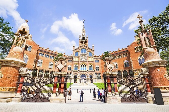 Barcelona Full Day: Sagrada Familia and the 3 Gaudí Houses - Casa Batlló and the symbolism of the facade