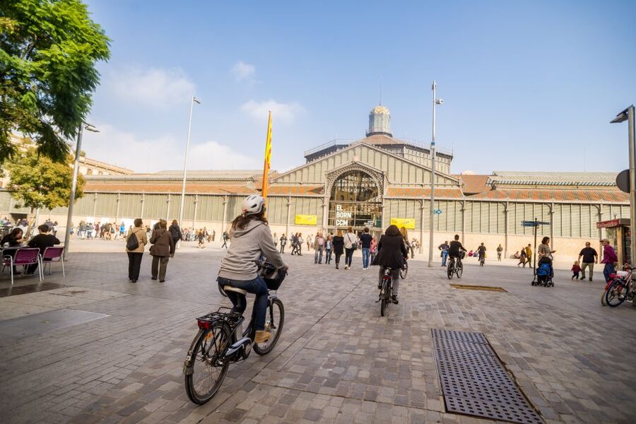 barcelona: Gaudi Highlights eBike tour - Passeig de Gràcia and the houses of Modernisme