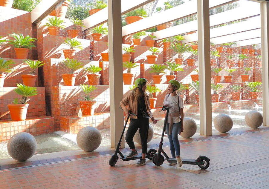 Barcelona: Gaudi Highlights Guided Tour by Electric Scooter - How the guides and group size affect the ride