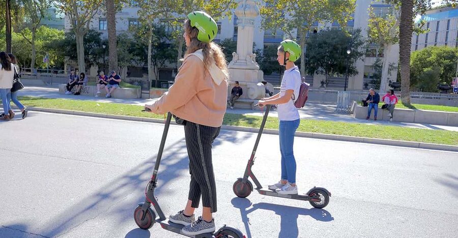 Barcelona: Gaudi Highlights Guided Tour by Electric Scooter - Plaça dels Traginers and the first safety lesson