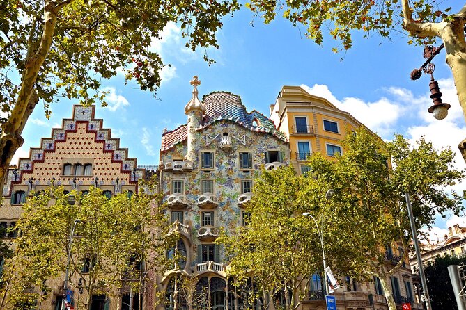 Barcelona Gaudi Houses Tour: Casa Vicens, Pedrera & Casa Batlló - Why the guide matters so much