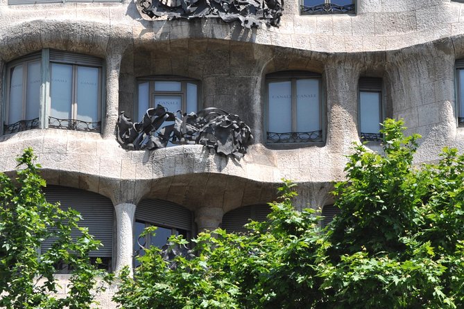 Barcelona & Gaudi. Regular Tour - Starting at the Monument al Llibre