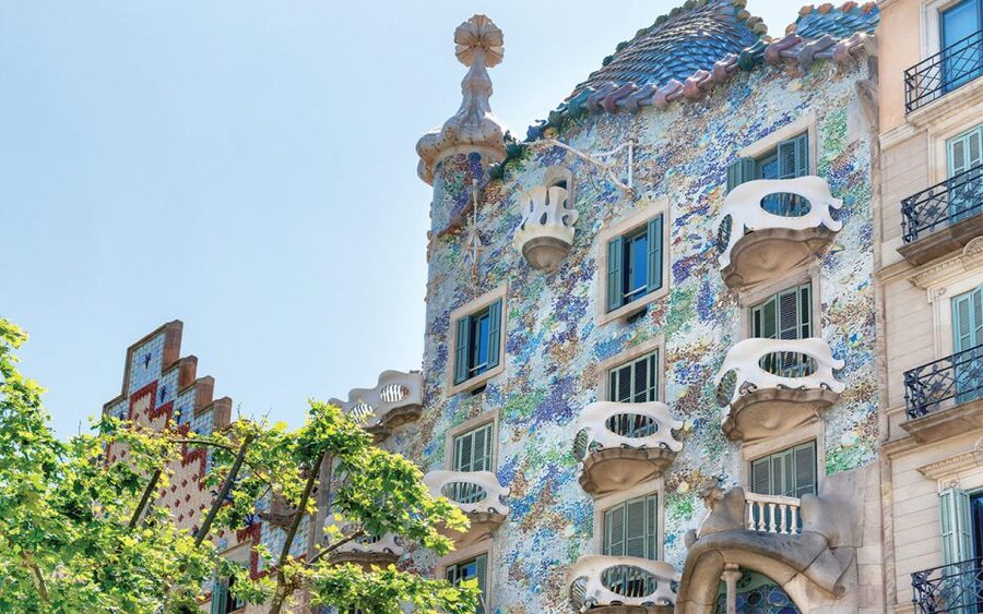 Barcelona: Gaudí Sightseeing Guided Segway Tour - Key points at a glance