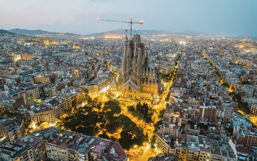 Barcelona: Gaudí Sightseeing Guided Segway Tour - Reaching La Sagrada Família