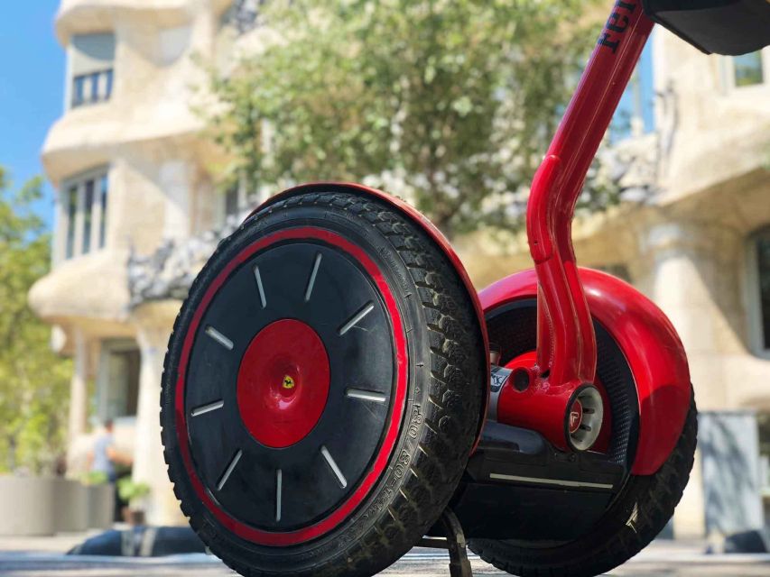 Barcelona: Gaudí Sightseeing Guided Segway Tour - The guide and language question