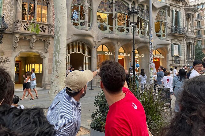 Barcelona: Gaudí, Tapa, Drink & Hidden Architectural Gems - Why this route works for an architecture day