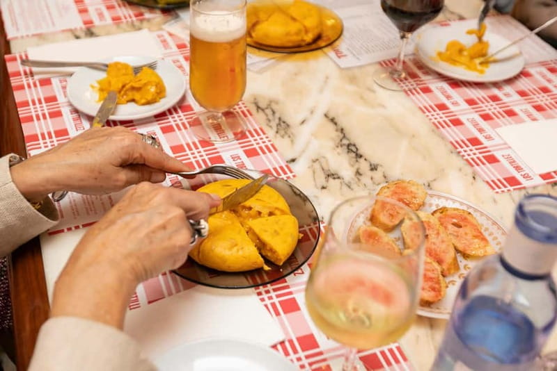 Barcelona: Gaudi Tapas & Wine Tasting Small Group Tour - Why this three-hour route works