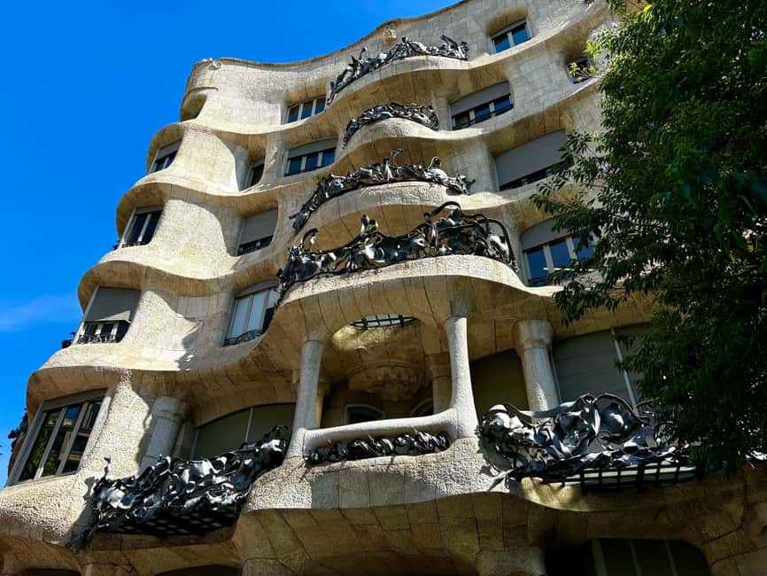 Barcelona: Gaudi Tapas & Wine Tasting Small Group Tour - Casa Mila and the final drink