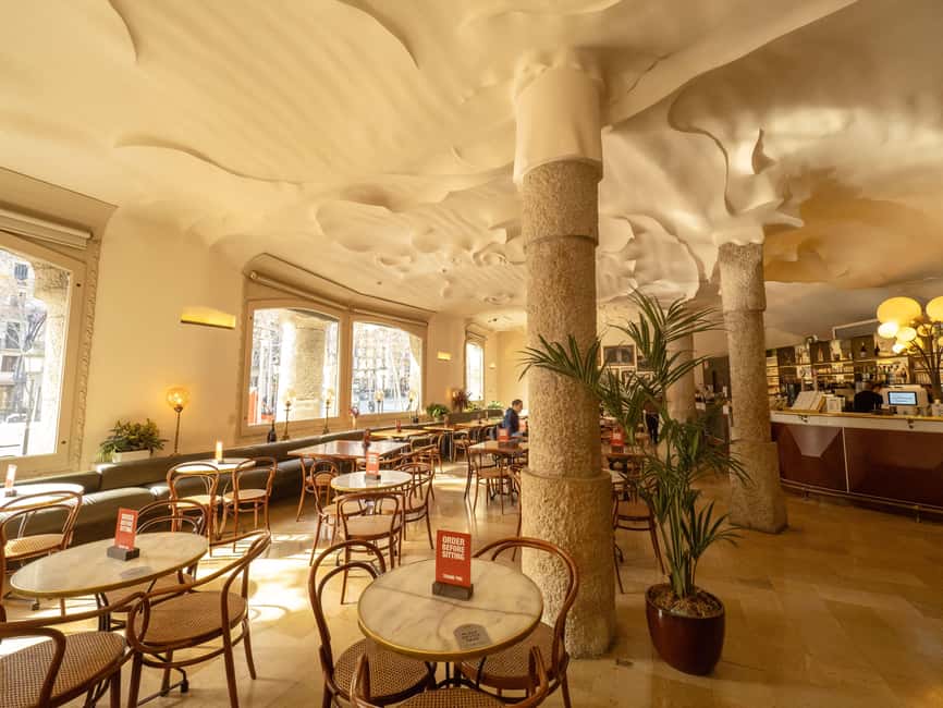 Barcelona: Gaudi Tapas & Wine Tasting Small Group Tour - The guide and group size