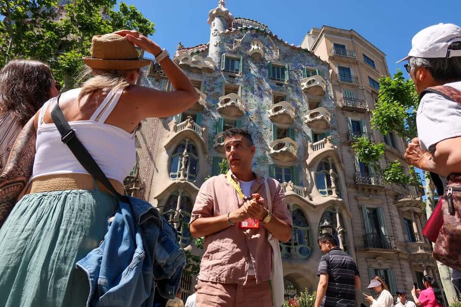 Barcelona: Gaudi Tapas & Wine Tasting Small Group Tour - Is $90 a fair price?