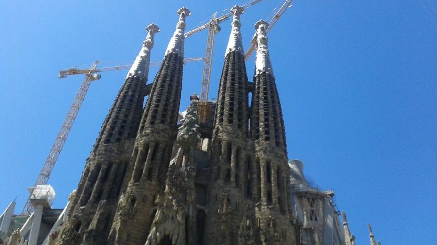 Barcelona: German City Tour from Gaudí's Perspective - Nature as Gaudí’s design teacher