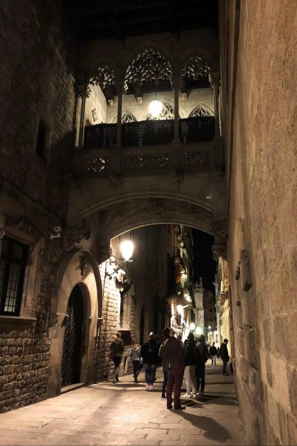 Barcelona: Gothic Quarter By Night Guided Walking Tour - From the Fountain to Roman Barcelona