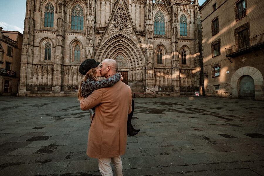 Barcelona: Gothic Quarter Cinematic Photoshoot and Guide - Why this Gothic Quarter photoshoot works