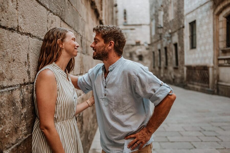Barcelona: Gothic Quarter Cinematic Photoshoot and Guide - The pace, group size, and accessibility