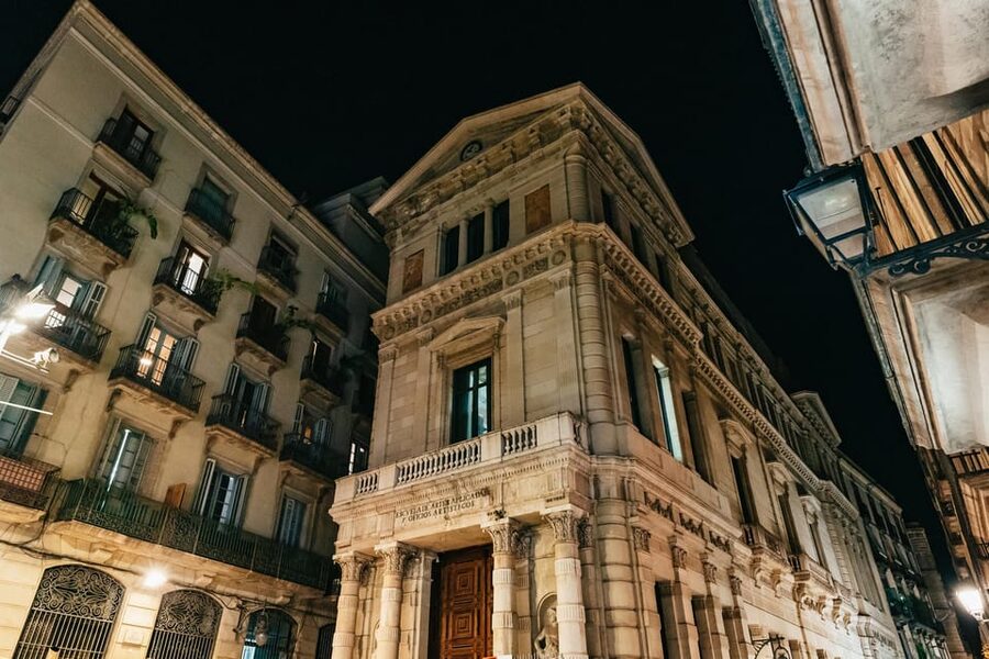 Barcelona: Gothic Quarter Ghosts and Legends Walking Tour - Key points at a glance