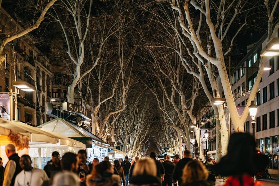 Barcelona: Gothic Quarter Ghosts and Legends Walking Tour - Why this works well early in your stay