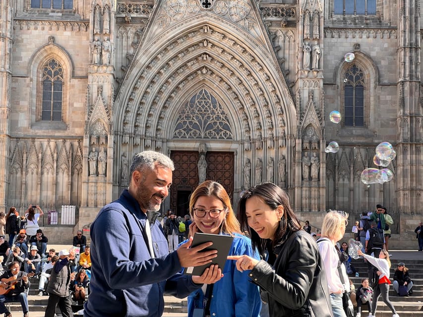 Barcelona: Gothic Quarter Guided Tour with Flamenco & Tapas - Plaça Sant Felip Neri and the quieter Gothic Quarter