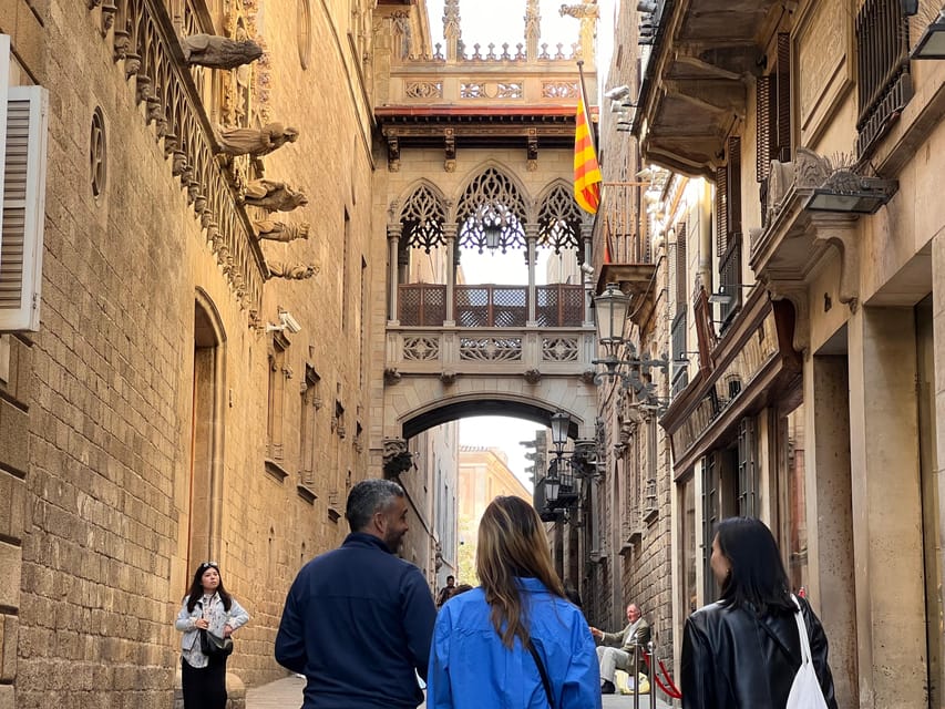 Barcelona: Gothic Quarter Guided Tour with Flamenco & Tapas - Tapas beneath the lights of Plaça Reial