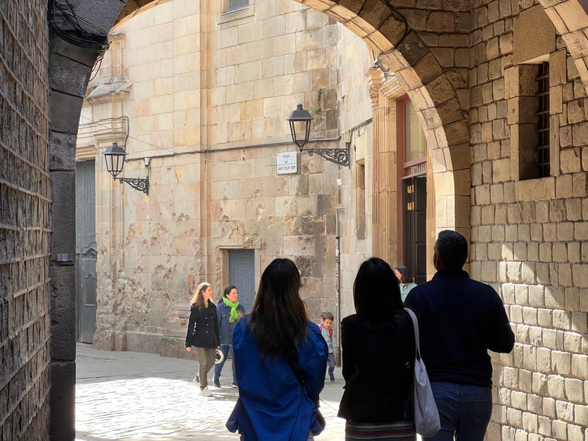 Barcelona: Gothic Quarter Guided Tour with Flamenco & Tapas - Plaça del Rei and the stones of the old city