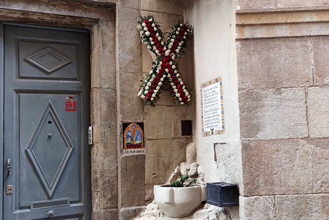 Barcelona Gothic Quarter History Tour - Stop 3: Barcelona Cathedral in ten focused minutes