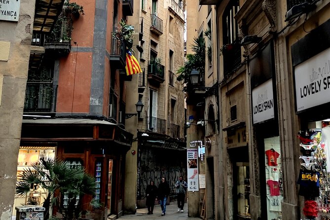 Barcelona Gothic Quarter History Tour - Stop 1: Roman cemetery at MUHBA Via Sepulcral Romana