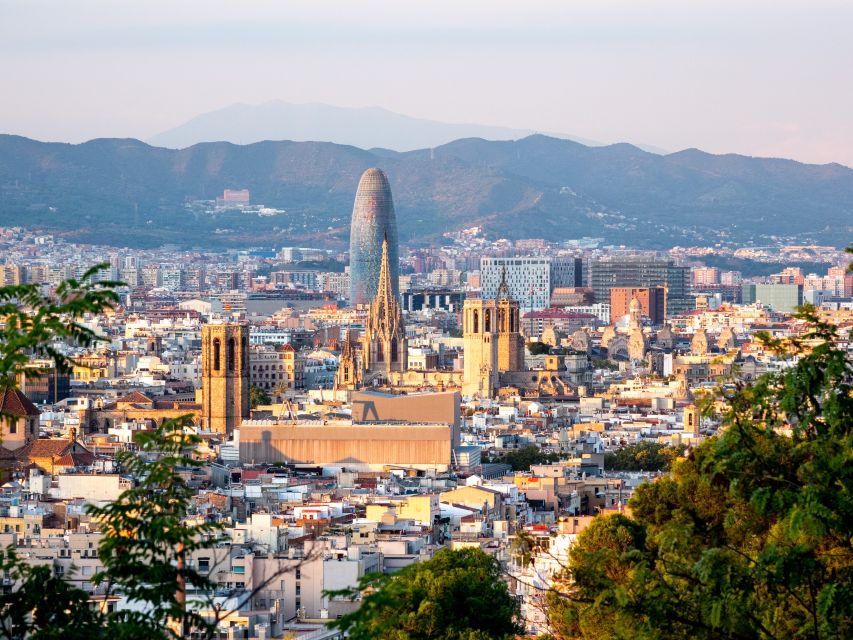 Barcelona: Gothic Quarter & La Sagrada Familia Private Tour - What the private format adds