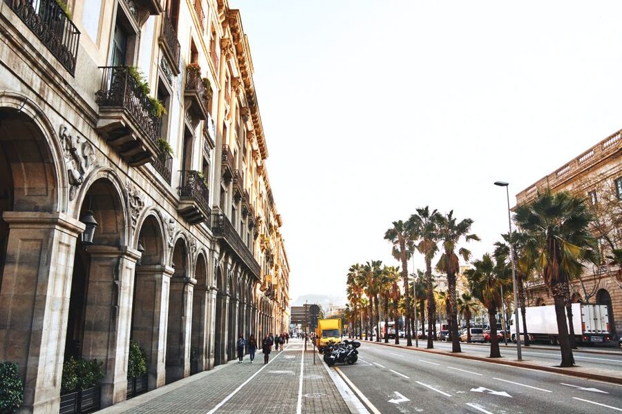 Barcelona: Gothic Quarter & La Sagrada Familia Private Tour - Seven hours, vehicle time, and the value of $294
