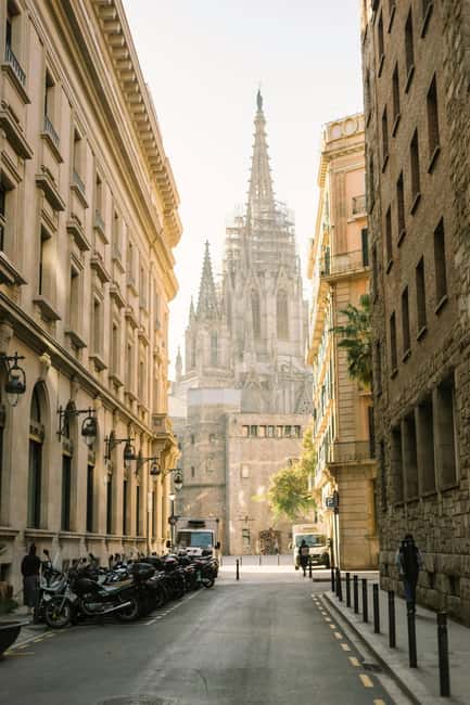 Barcelona: Gothic Quarter Legends, Drinks and candy Tour - Roman remains and the Roman Cemetery