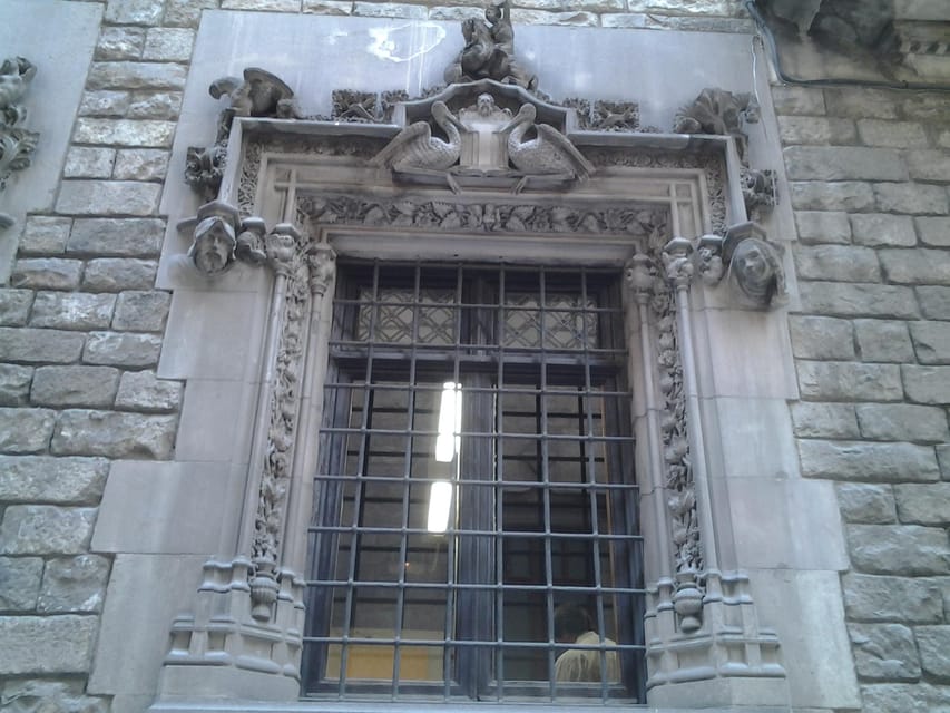 Barcelona: Gothic Quarter Legends Walking Tour with Tapas - The pintxo and drink at the end