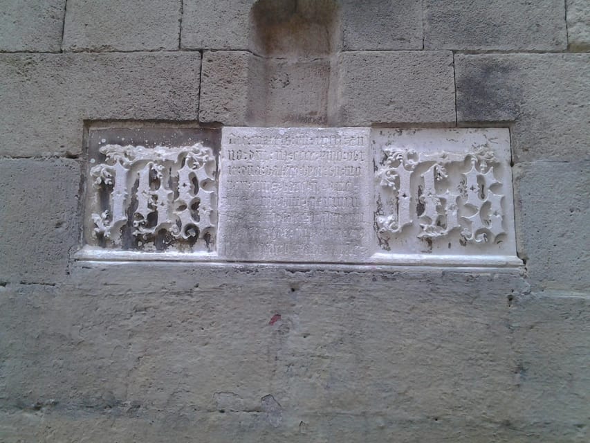 Barcelona: Gothic Quarter Legends Walking Tour with Tapas - What the weather and walking conditions mean