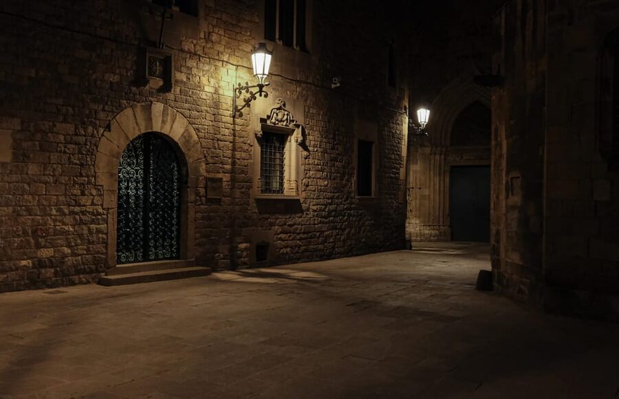 Barcelona: Gothic Quarter Night Walk Mysteries and Legends - How much history do you really get?