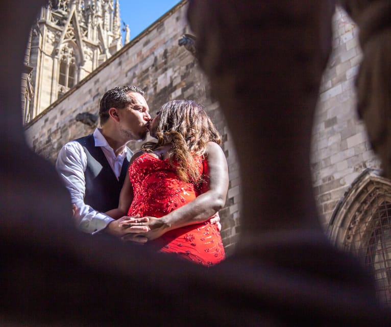 Barcelona: Gothic Quarter Private Photoshoot Experience - Who will enjoy this most
