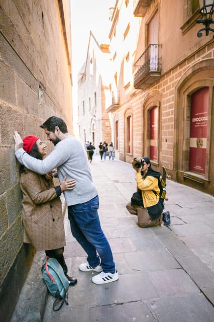 Barcelona: Gothic Quarter Private Photoshoot Experience - Walking the Gothic Quarter for better backgrounds