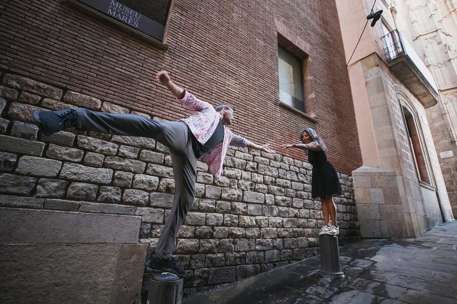 Barcelona: Gothic Quarter Private Photoshoot Experience - Meeting near La Seu and setting the tone