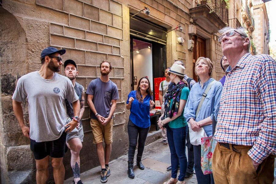 Barcelona: Gothic Quarter's Deepest Secrets Tour and Sangria - Why this walk works as a Barcelona introduction