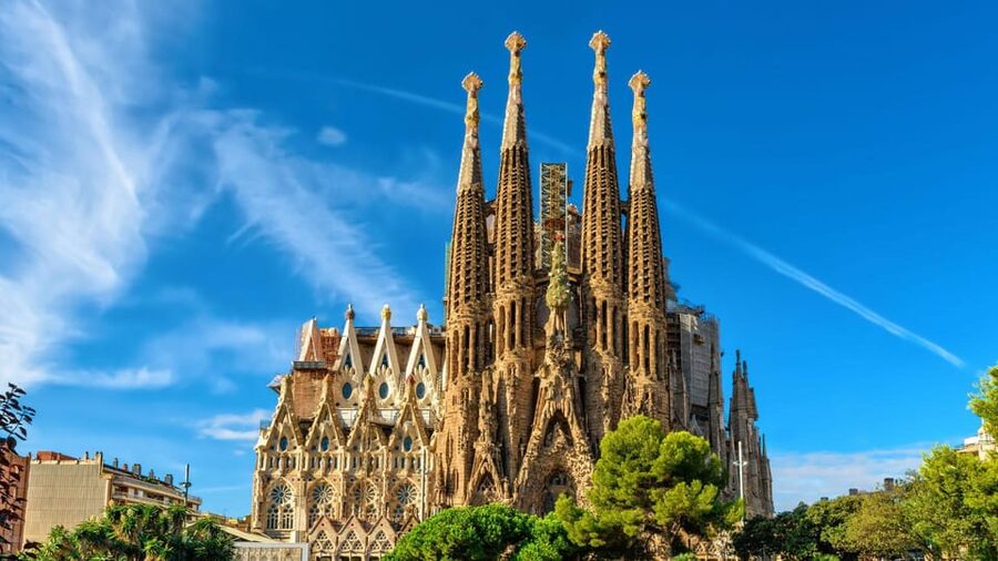 Barcelona: Gothic Quarter & Sagrada Familia Area Segway Tour - Returning through Arc de Triomf