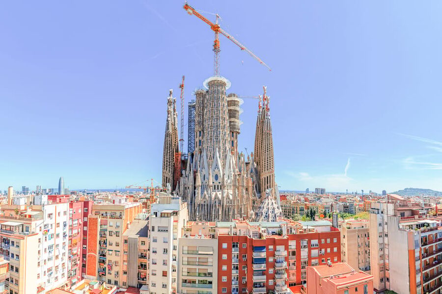 Barcelona: Gothic Quarter & Sagrada Familia Area Segway Tour - What the three-hour format really gives you
