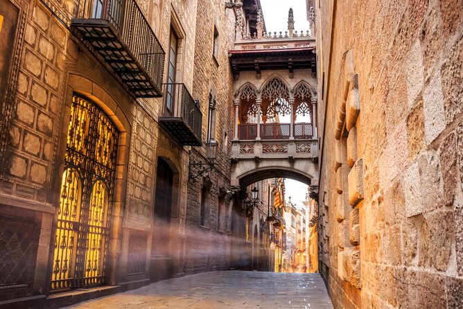 Barcelona Gothic Quarter Scavenger Hunt and City Highlights Walking Tour - Why this Gothic Quarter game works