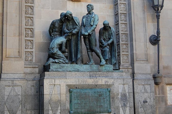 Barcelona Gothic Quarter Self Guided Walking Tour with Mobile App - What the app does well, and where it needs help