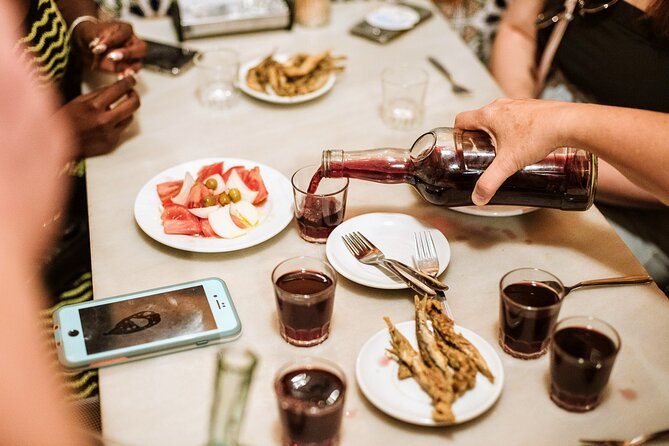 Barcelona Gothic Quarter Tapas & Taverns Food & Wine Tour - How much walking should you expect?