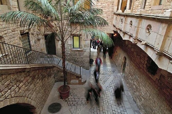 Barcelona: Gothic Quarter Walking Tour - The Crown of Aragon and a city looking to the sea