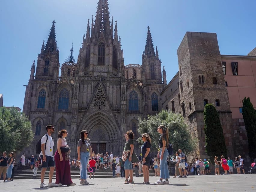 Barcelona: Gothic Quarter Walking Tour w/ Montjuïc Cable Car - Choosing the right version of the experience