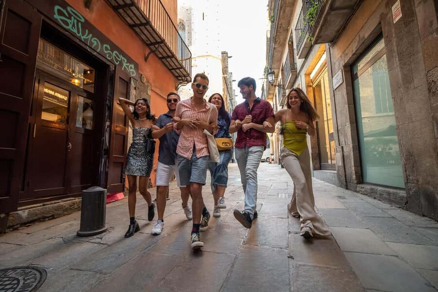 Barcelona: Gothic Quarter Walking Tour with 10+ Attractions - Key points to know before you book