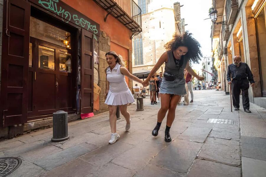 Barcelona: Gothic Quarter Walking Tour with 10+ Attractions - Why this Gothic Quarter walk works