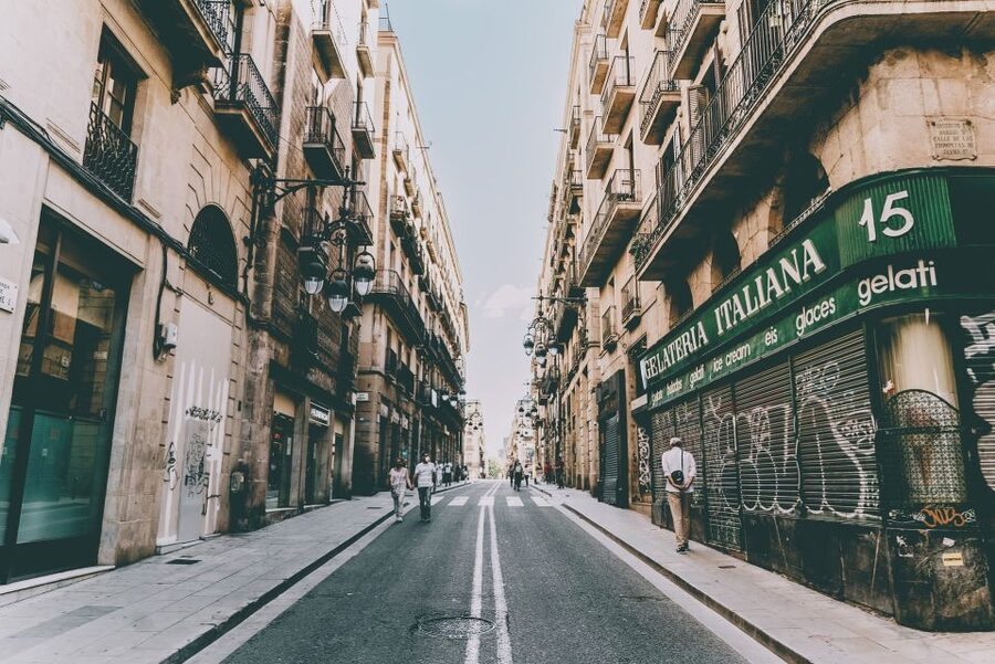 Barcelona: Gothic Quarter Walking Tour with Optional Tapas - Timing, shoes, and accessibility