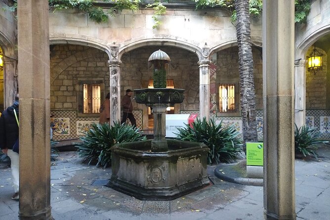 Barcelona Gothic Quarter Walking Tour with Tapas - Plaça de Catalunya and the start of the old city
